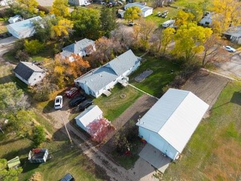 #207 2nd Ave West, Smiley – L202477