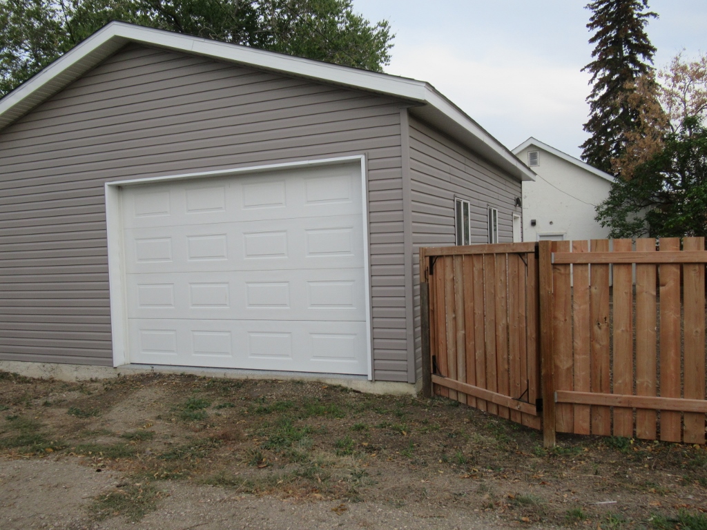 #110 7th Ave West – L202636