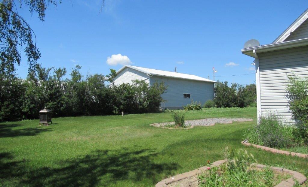 #207 2nd Ave West, Smiley – L202477