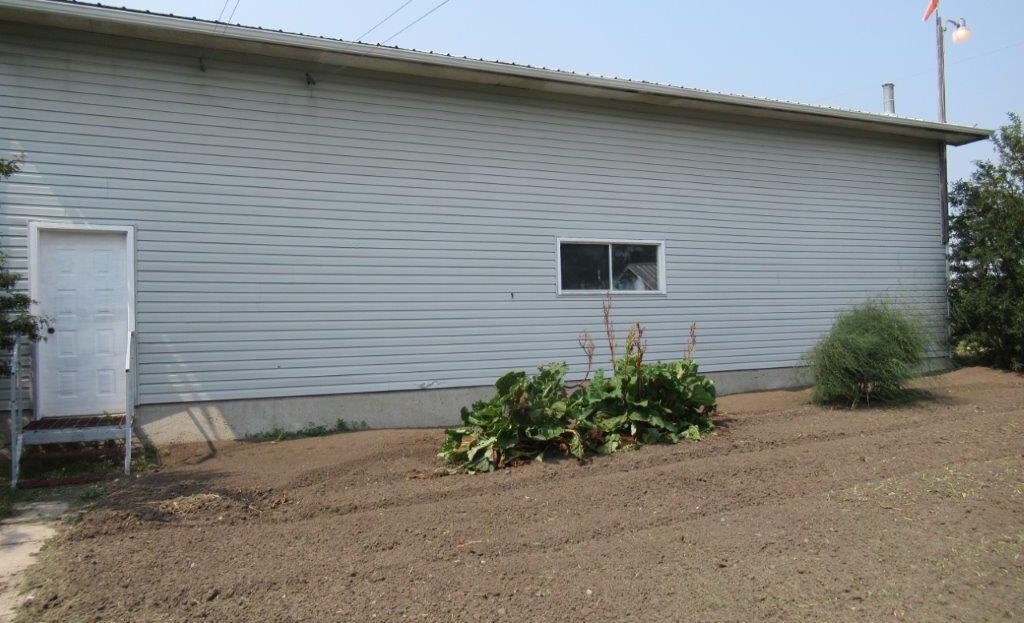 #207 2nd Ave West, Smiley – L202477