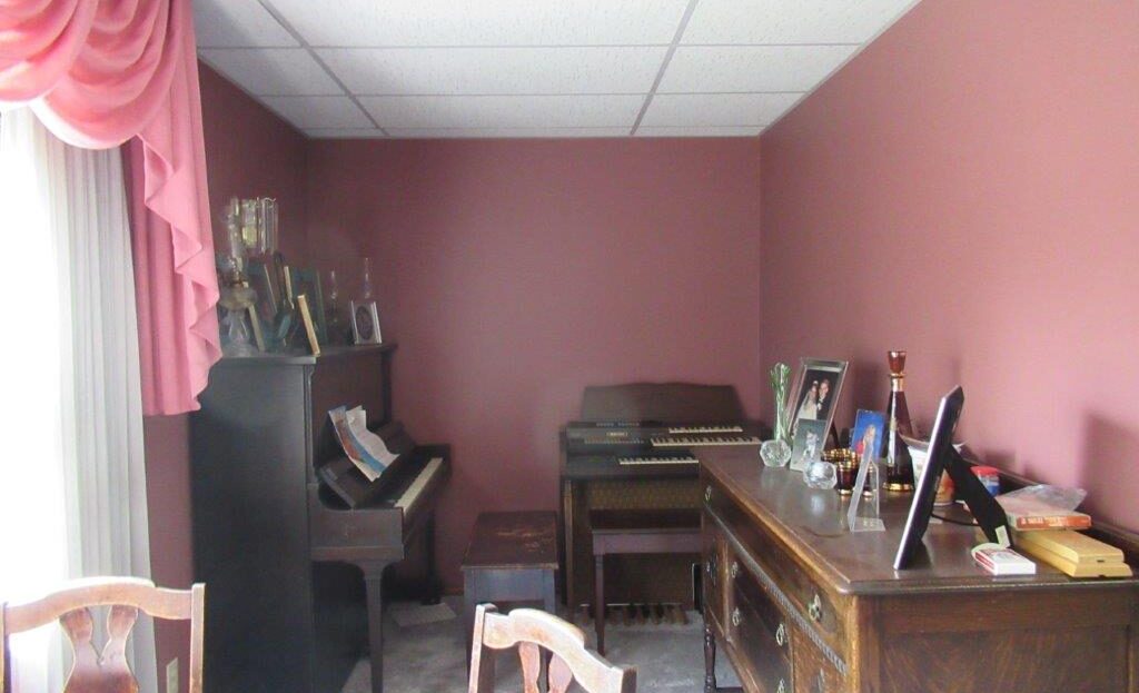 #207 2nd Ave West, Smiley – L202477