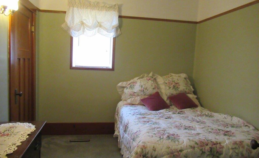 #207 2nd Ave West, Smiley – L202477