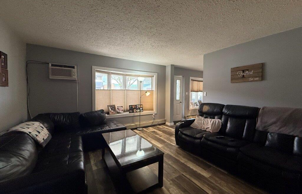 #2, 122 1st Ave East – L202534