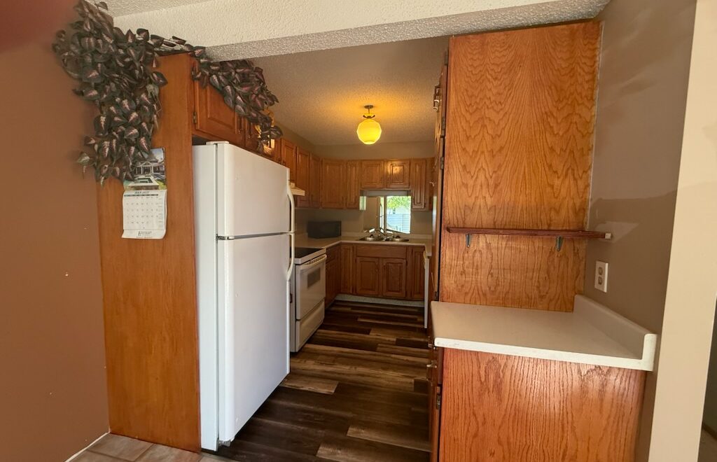#4 119 4th Ave West – L202468