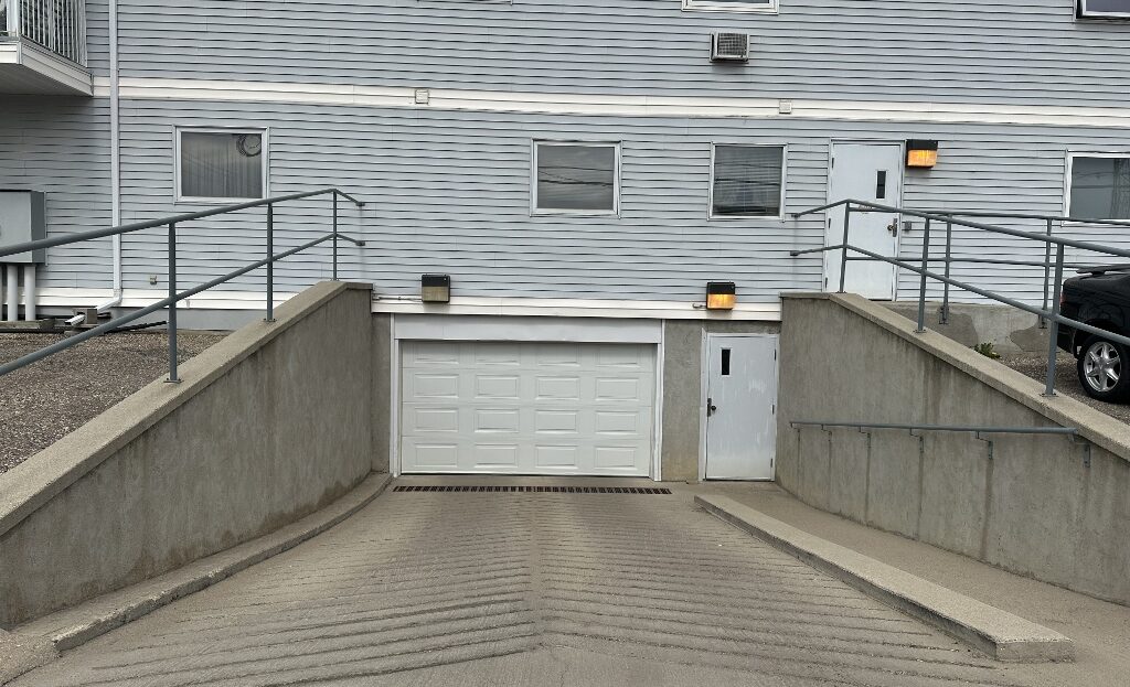 #4 119 4th Ave West – L202468
