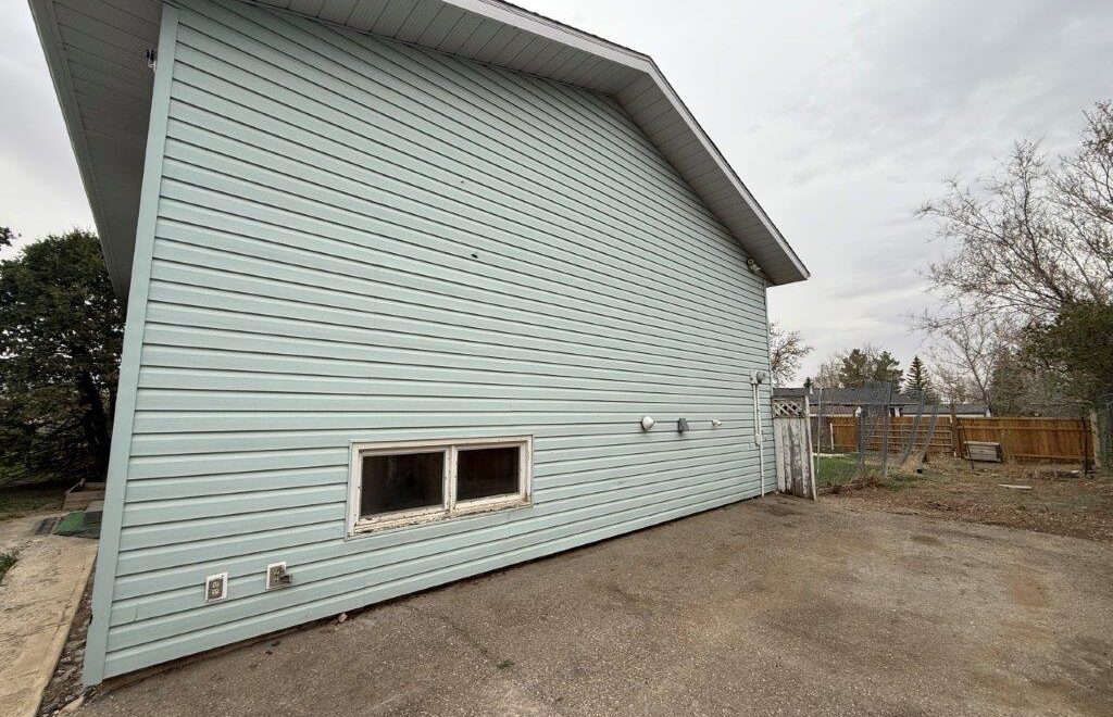 #12 Queen Drive – L2026