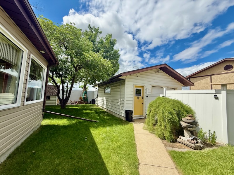 IMG_8869 #626 4th Ave West, Kindersley – L202611