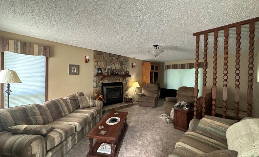#207 2nd Ave West, Smiley – L202477