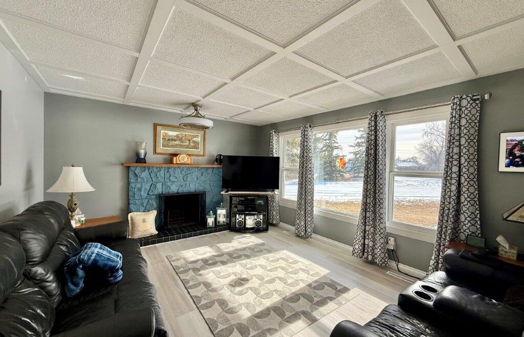 #201 4th Ave SE, Eston – L202615