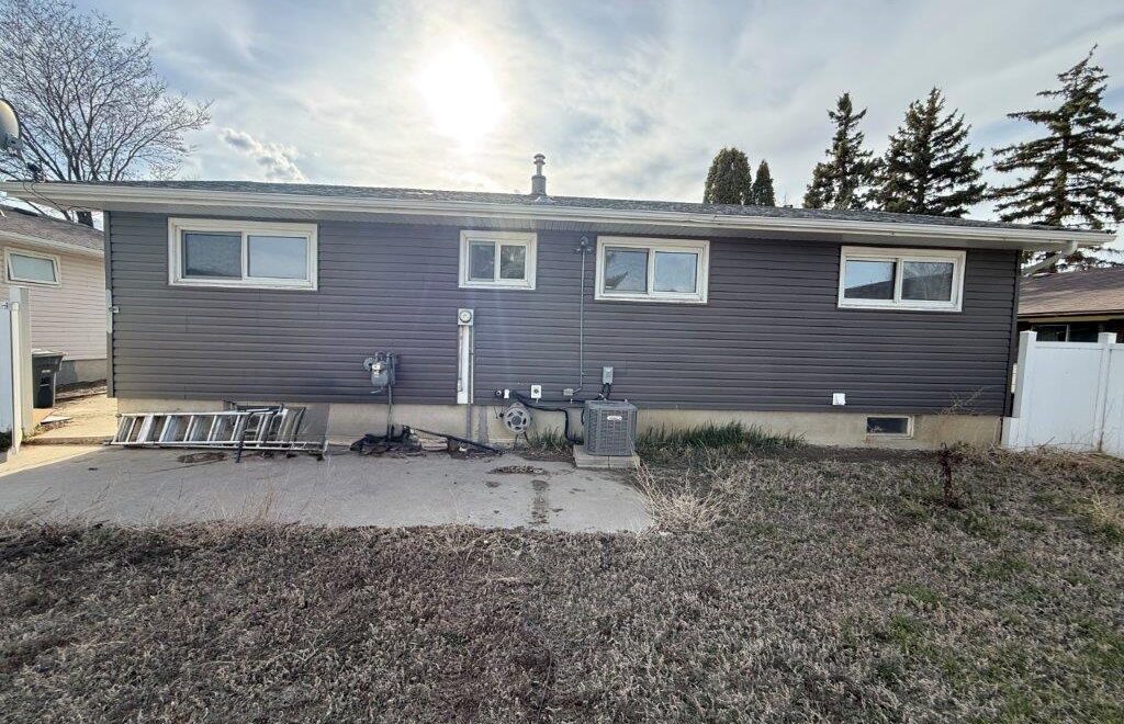 #910 8th Street West, Kindersley -L202623