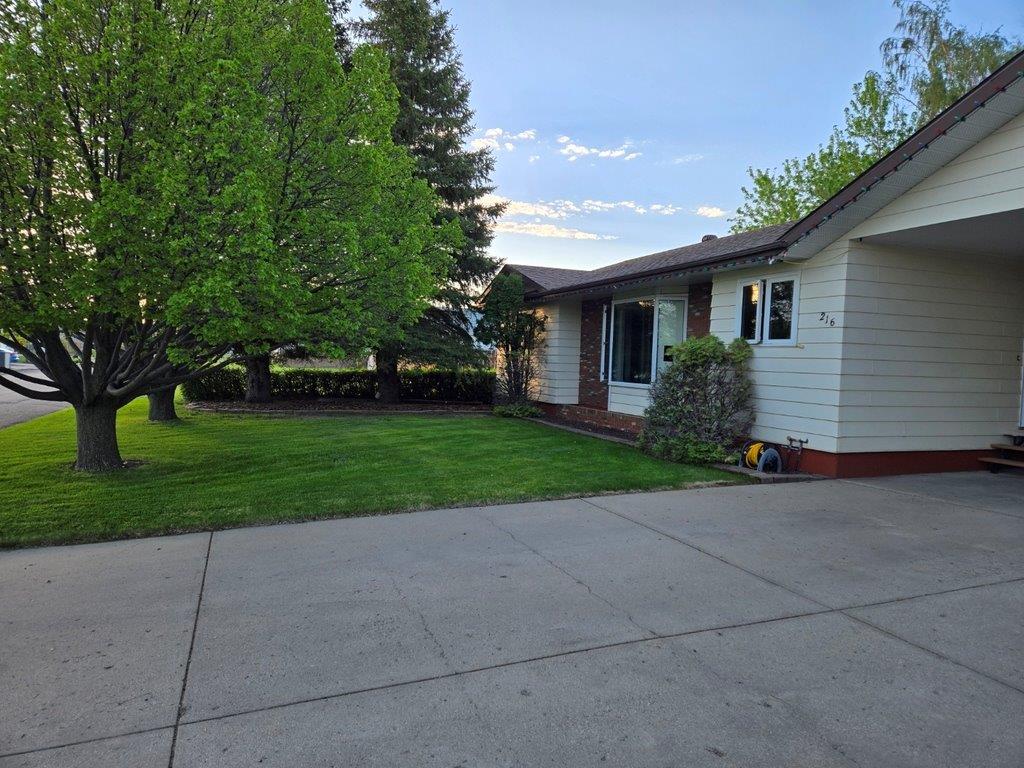 FJID1585 #216 3rd Avenue East, Eatonia – L202636