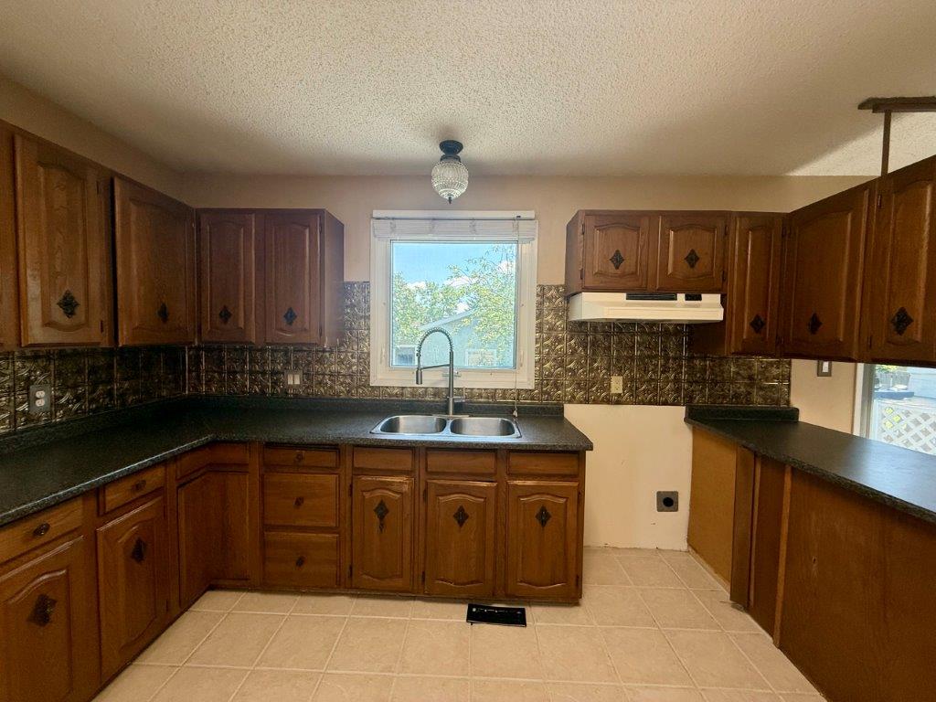 #305 2nd Ave East, Kindersley – L202642