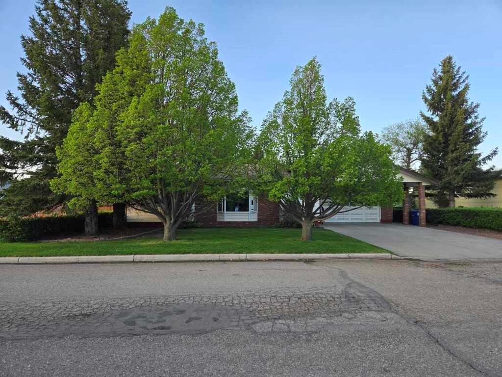 IOVM1479 #216 3rd Avenue East, Eatonia – L202636