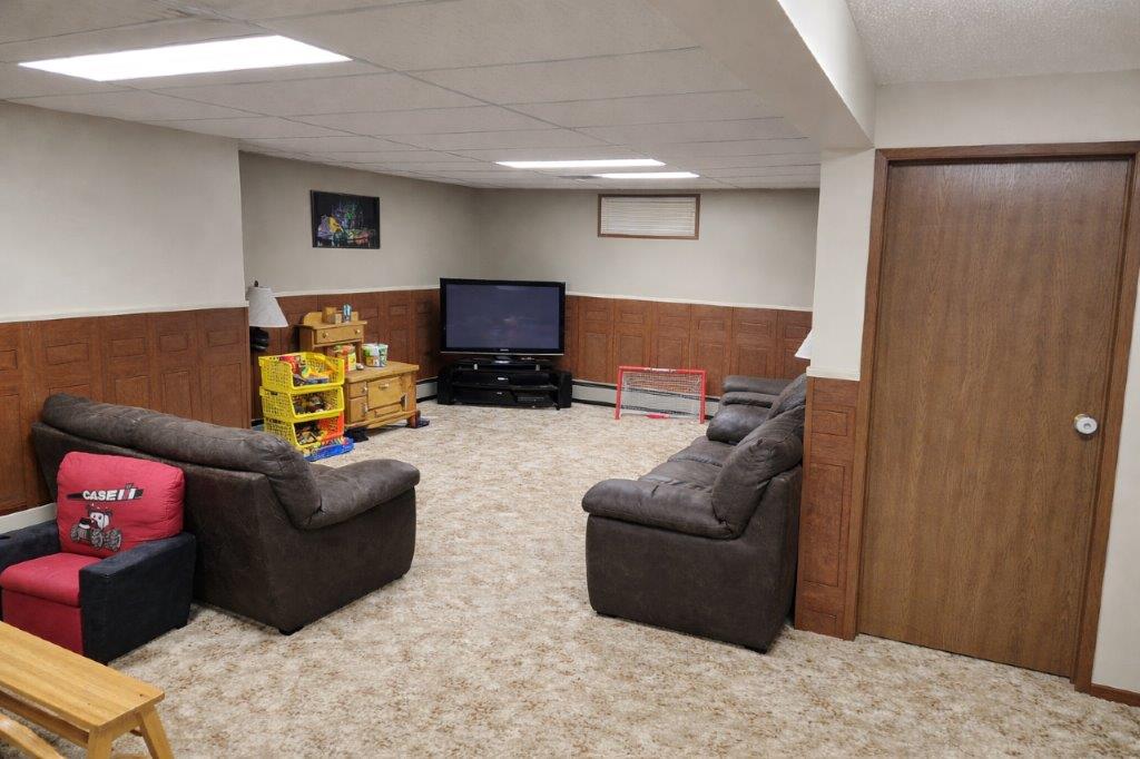 LYZC3115 #216 3rd Avenue East, Eatonia – L202636