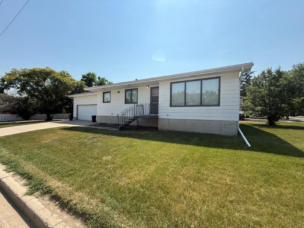 119 4th Ave. East -L202645
