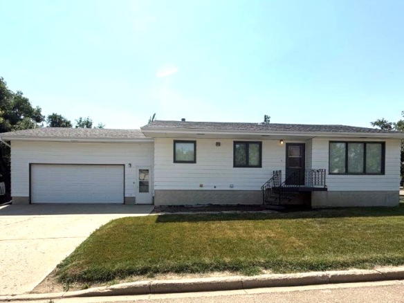 119 4th Ave. East -L202645