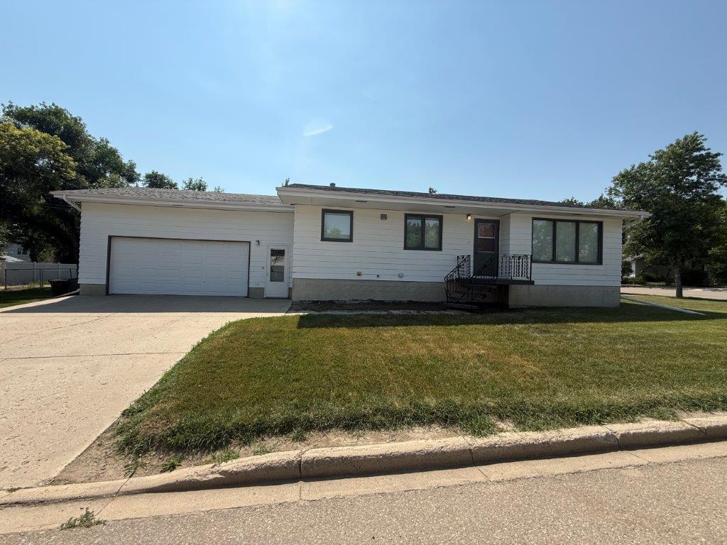 119 4th Ave. East -L202645