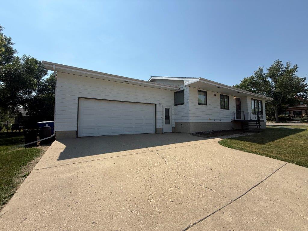 119 4th Ave. East -L202645