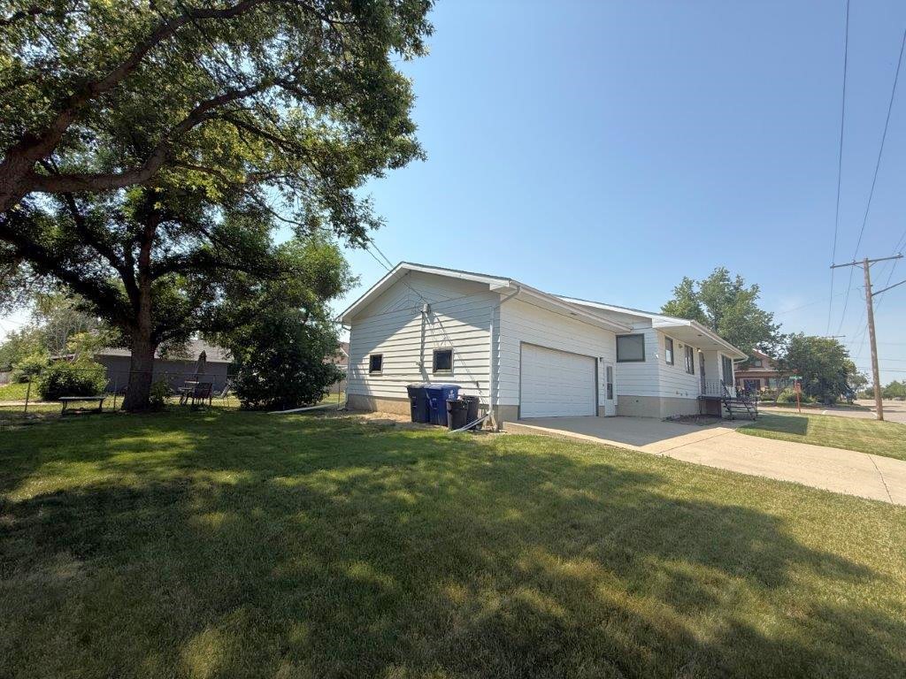 119 4th Ave. East -L202645