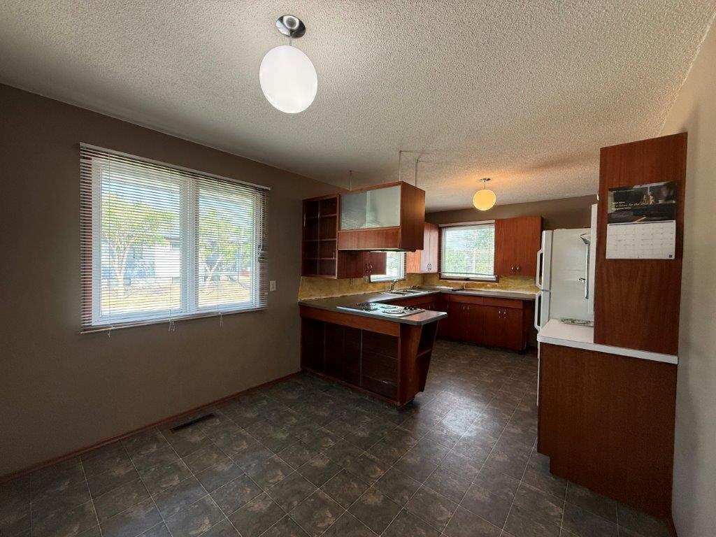 119 4th Ave. East -L202645