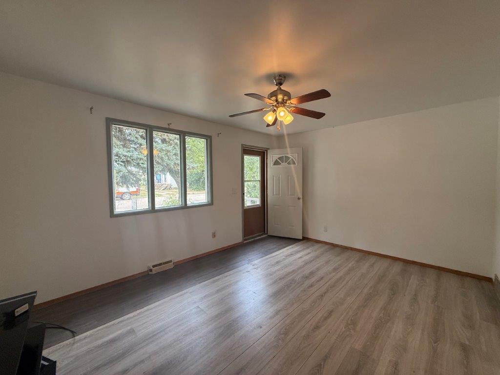 106 5th Ave. East-Eatonia -L202647
