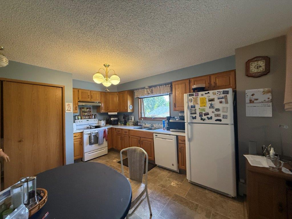 #8 118 4th Ave West – L202651