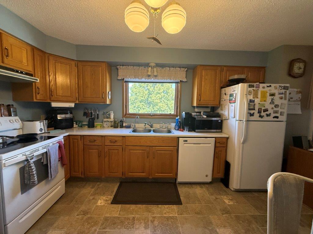 #8 118 4th Ave West – L202651