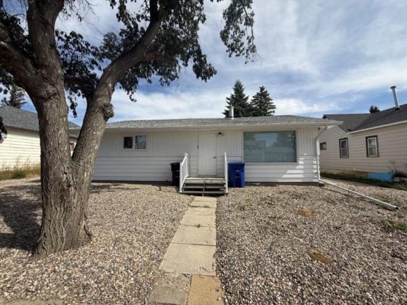 607 5th Street West, Eston- L202655