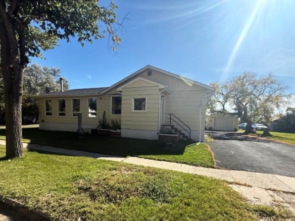 206 1st Ave. East, Eatonia- L202662