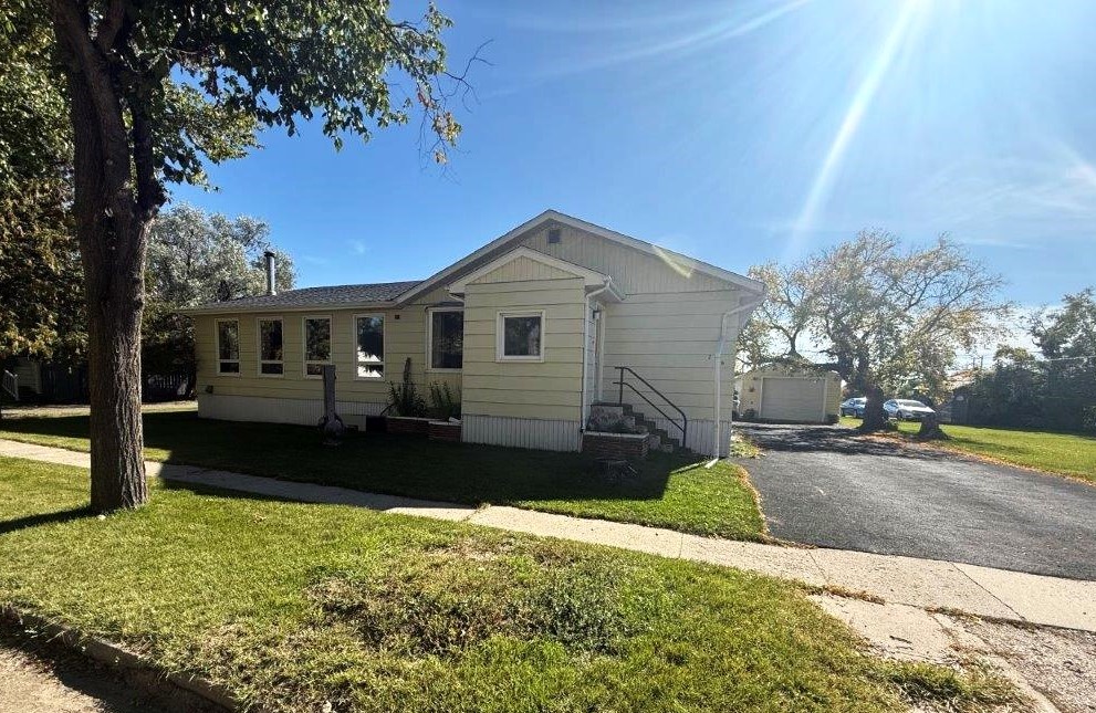 1 206 1st Ave. East, Eatonia- L202662