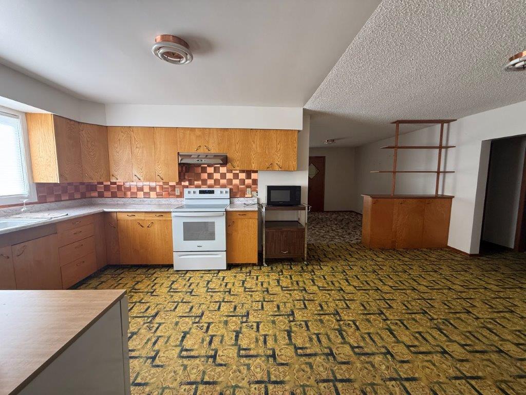 607 5th Street West, Eston- L202655