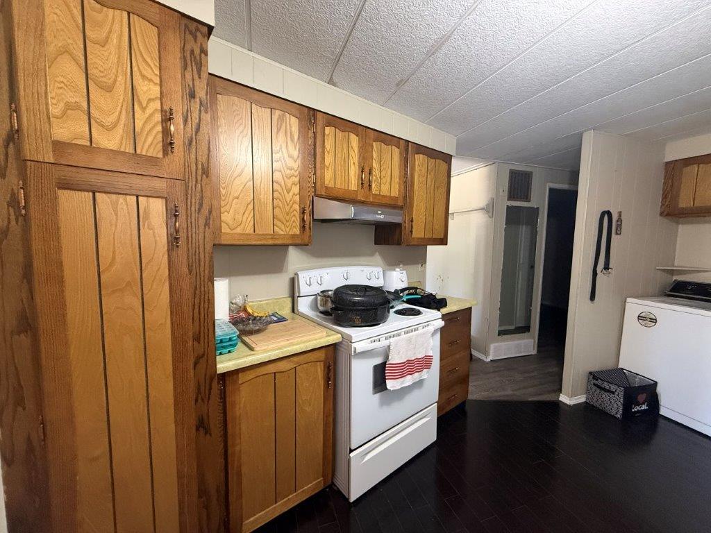 318 6th Ave. SW, Eston- L202656