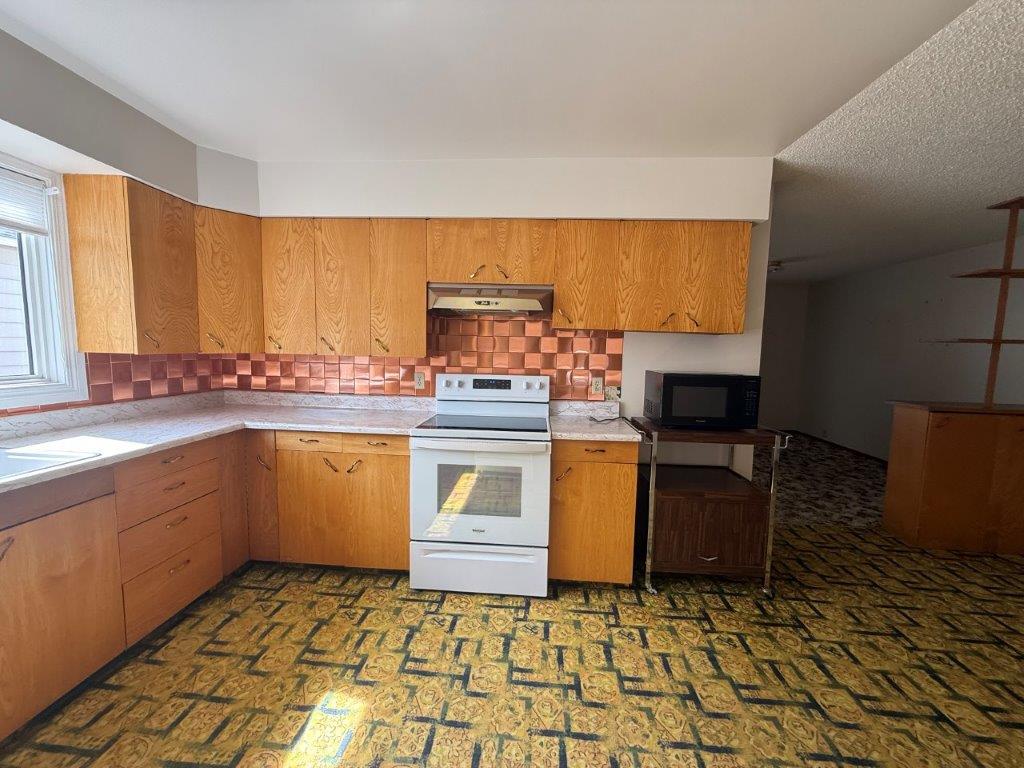 607 5th Street West, Eston- L202655