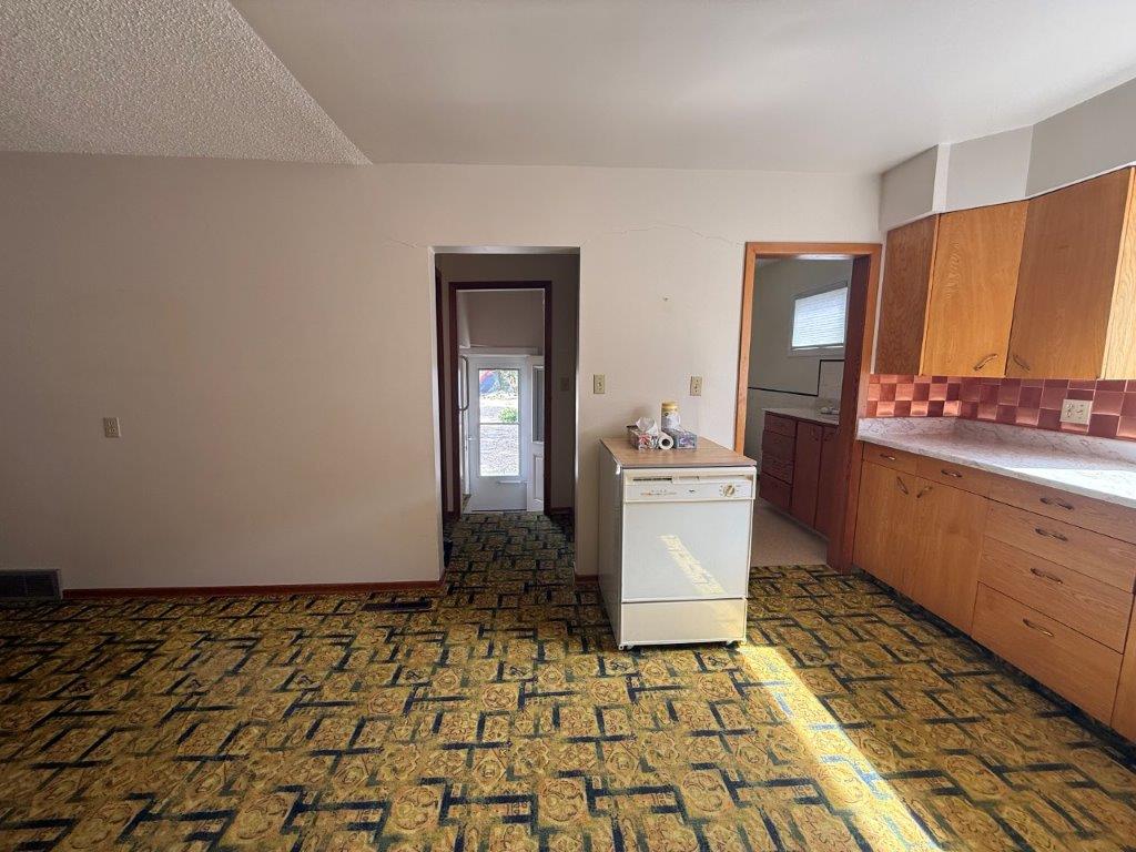 607 5th Street West, Eston- L202655