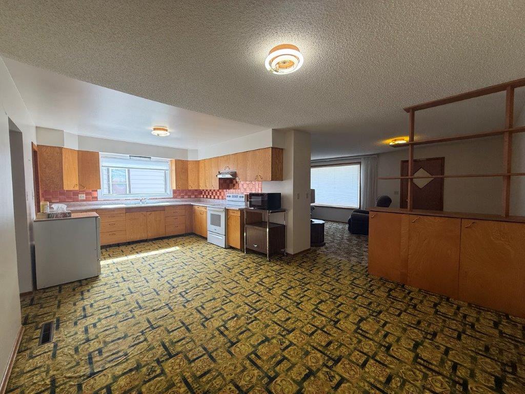 607 5th Street West, Eston- L202655