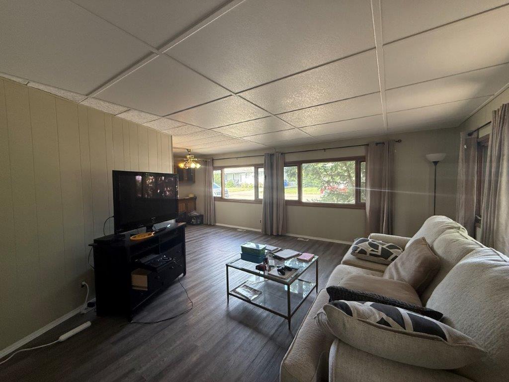 318 6th Ave. SW, Eston- L202656