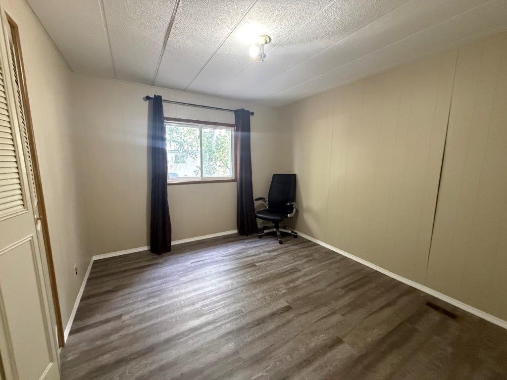 318 6th Ave. SW, Eston- L202656