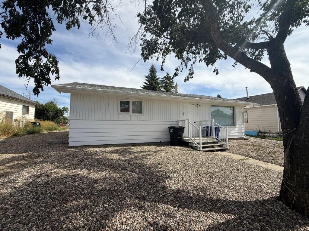 607 5th Street West, Eston- L202655