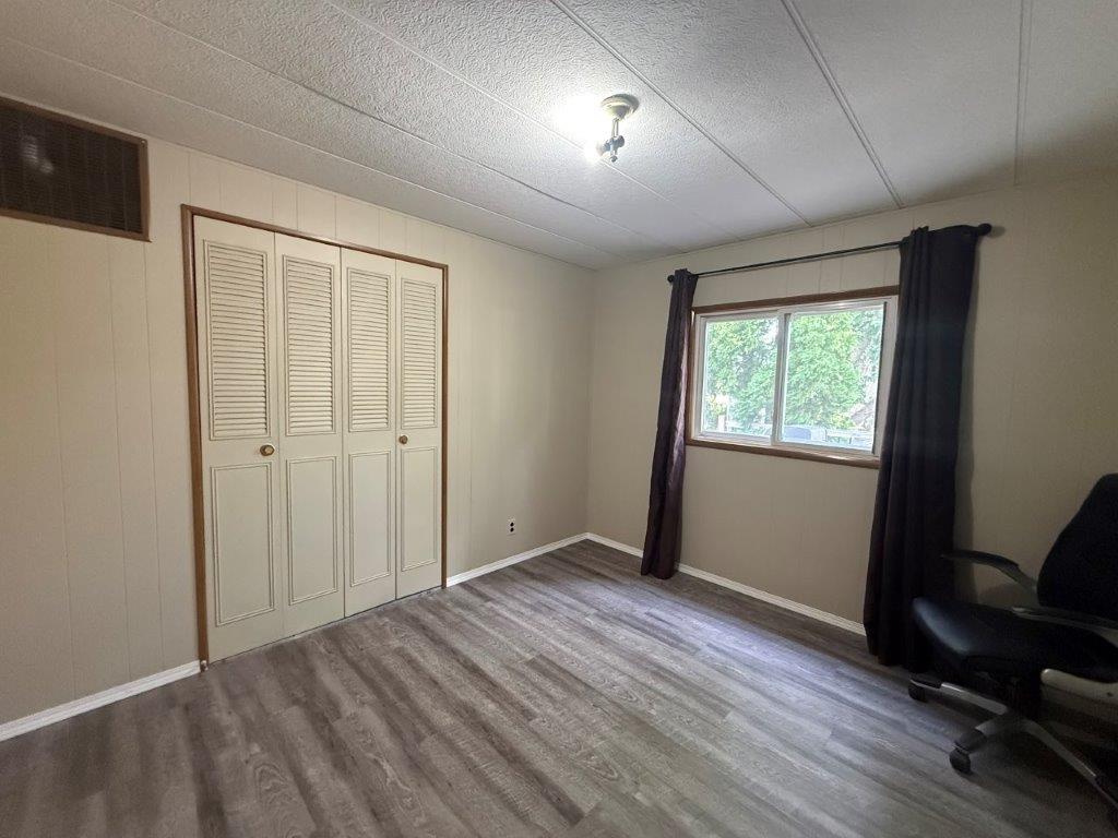 318 6th Ave. SW, Eston- L202656