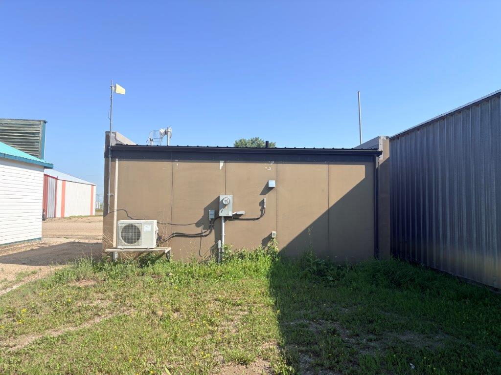 BUILDING FOR LEASE! 123 2nd Ave., Dodsland-L202659