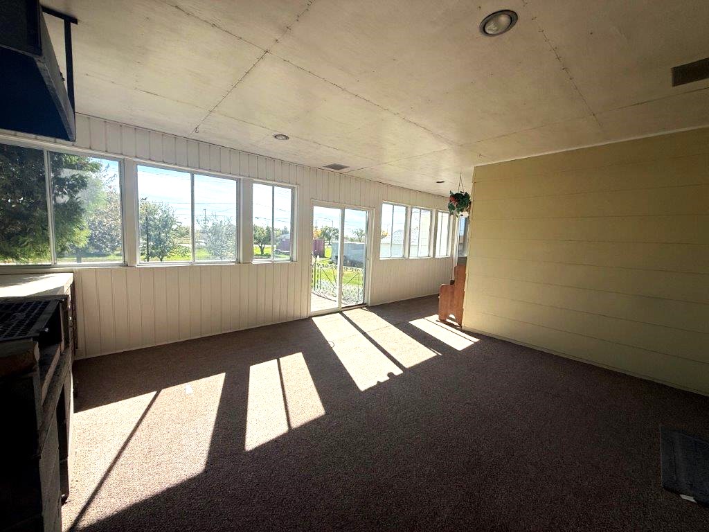 30 206 1st Ave. East, Eatonia- L202662
