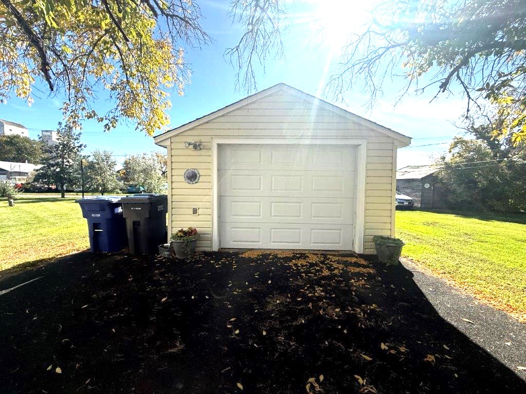 4 206 1st Ave. East, Eatonia- L202662