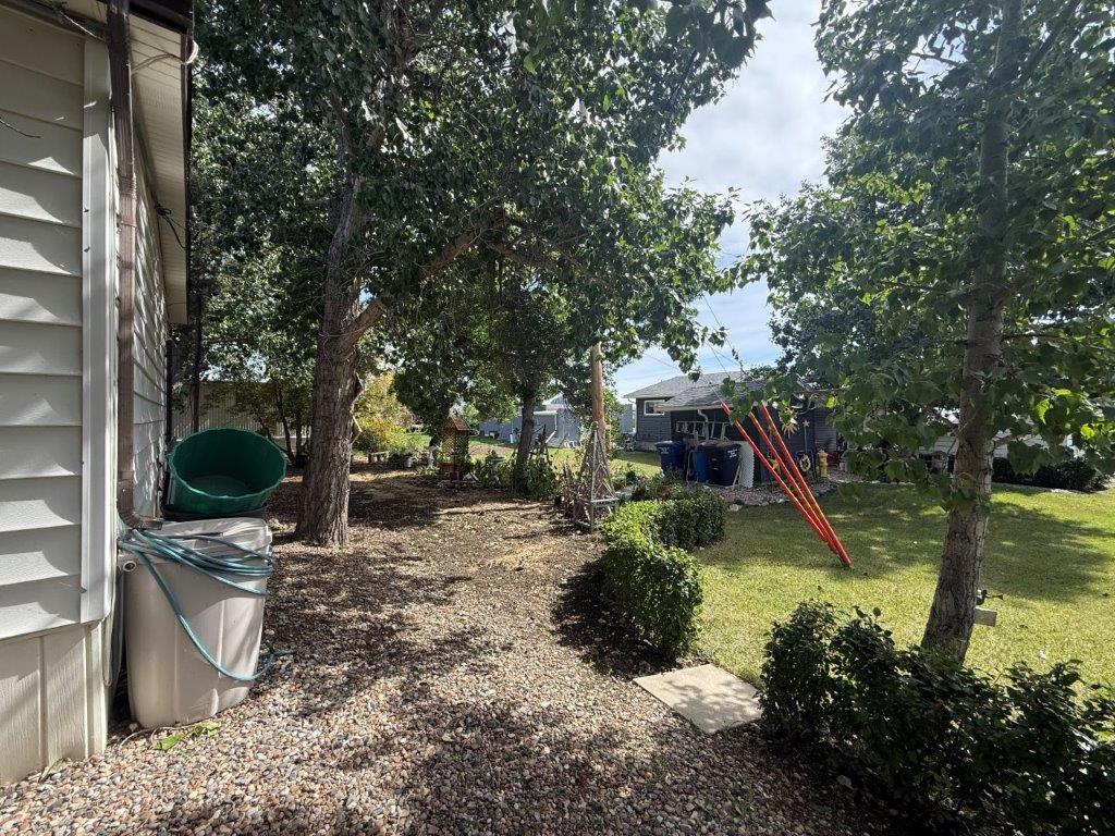 318 6th Ave. SW, Eston- L202656
