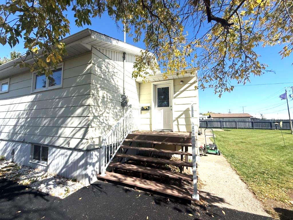 6 206 1st Ave. East, Eatonia- L202662