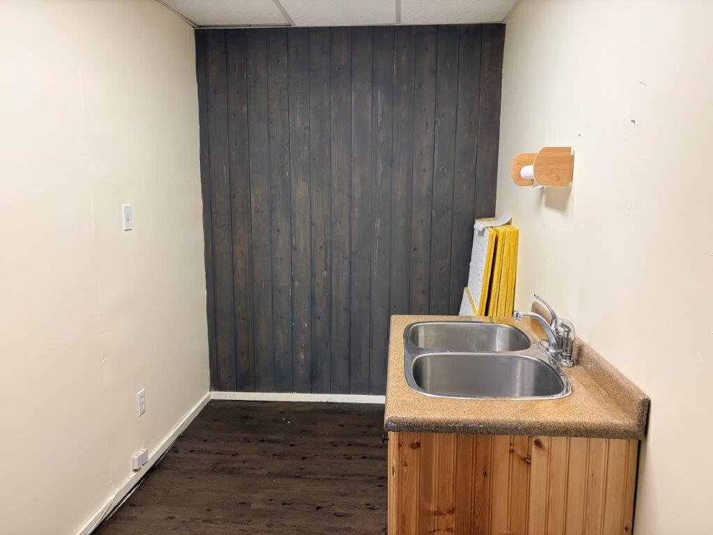 7 BUILDING FOR LEASE-509 Main Street, Kindersley -L202658