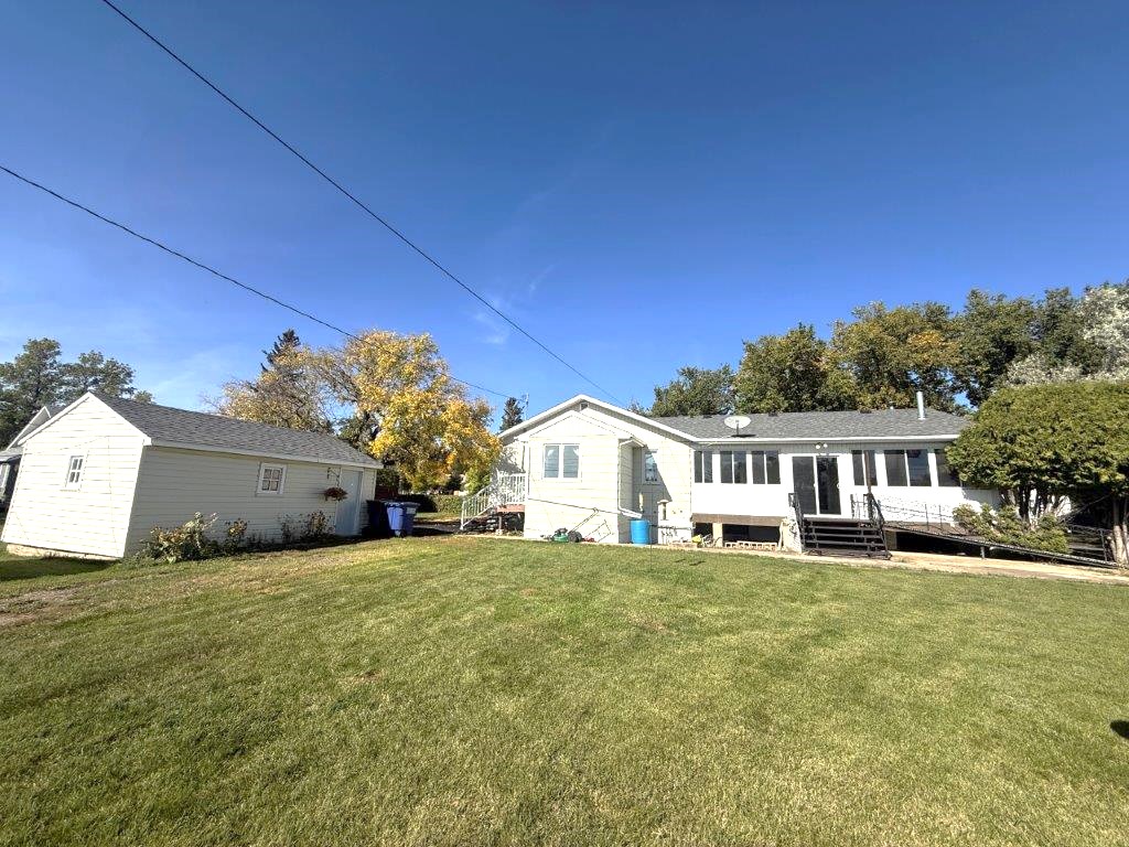 8 206 1st Ave. East, Eatonia- L202662