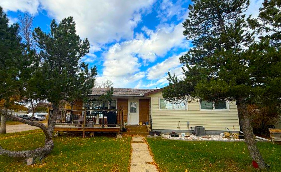 1 201 1st Ave. East, Eatonia- L202672