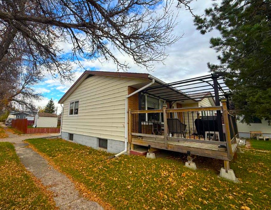 2 201 1st Ave. East, Eatonia- L202672