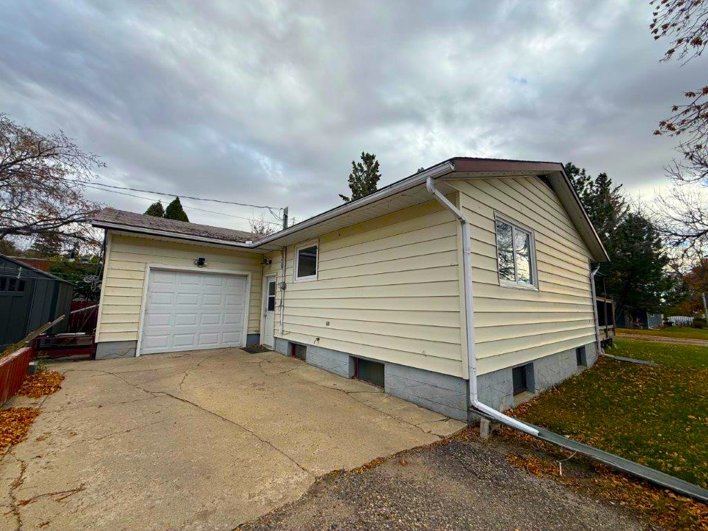3 201 1st Ave. East, Eatonia- L202672
