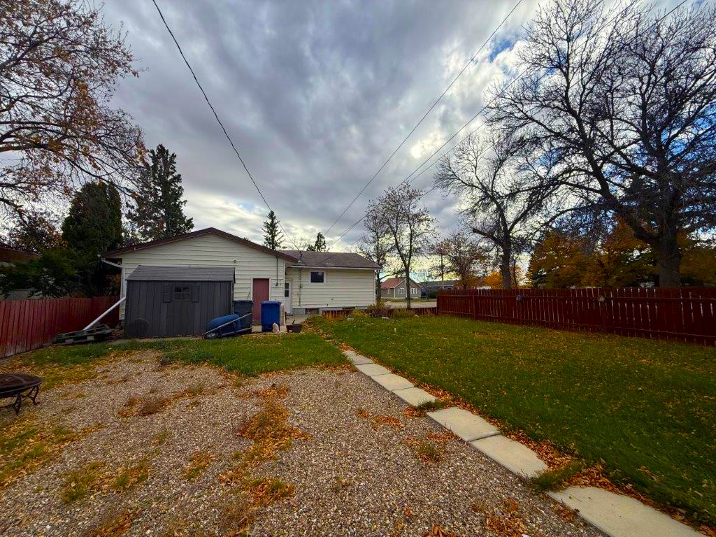 5 201 1st Ave. East, Eatonia- L202672
